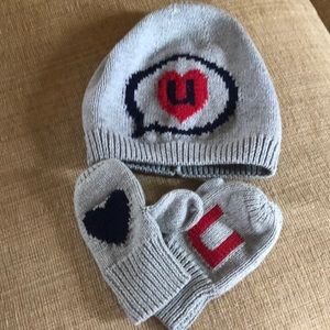 EUC Beanie and Glove Set  Baby 18-24 months GAP